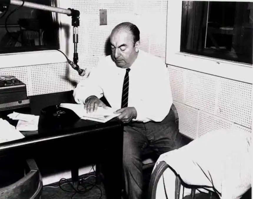 Pablo Neruda durante su sesión de grabación en la Biblioteca de Congreso el 20 de junio de 1966